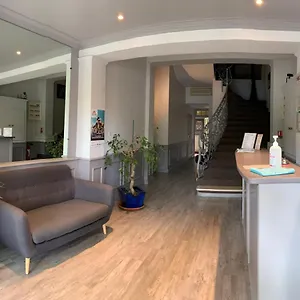 Logis Du Midi Salon-de-Provence