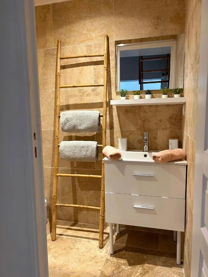 Holiday home Maison Deux Chambres Avec Terrasse Sans Vis-A-Vis Salon-de-Provence France