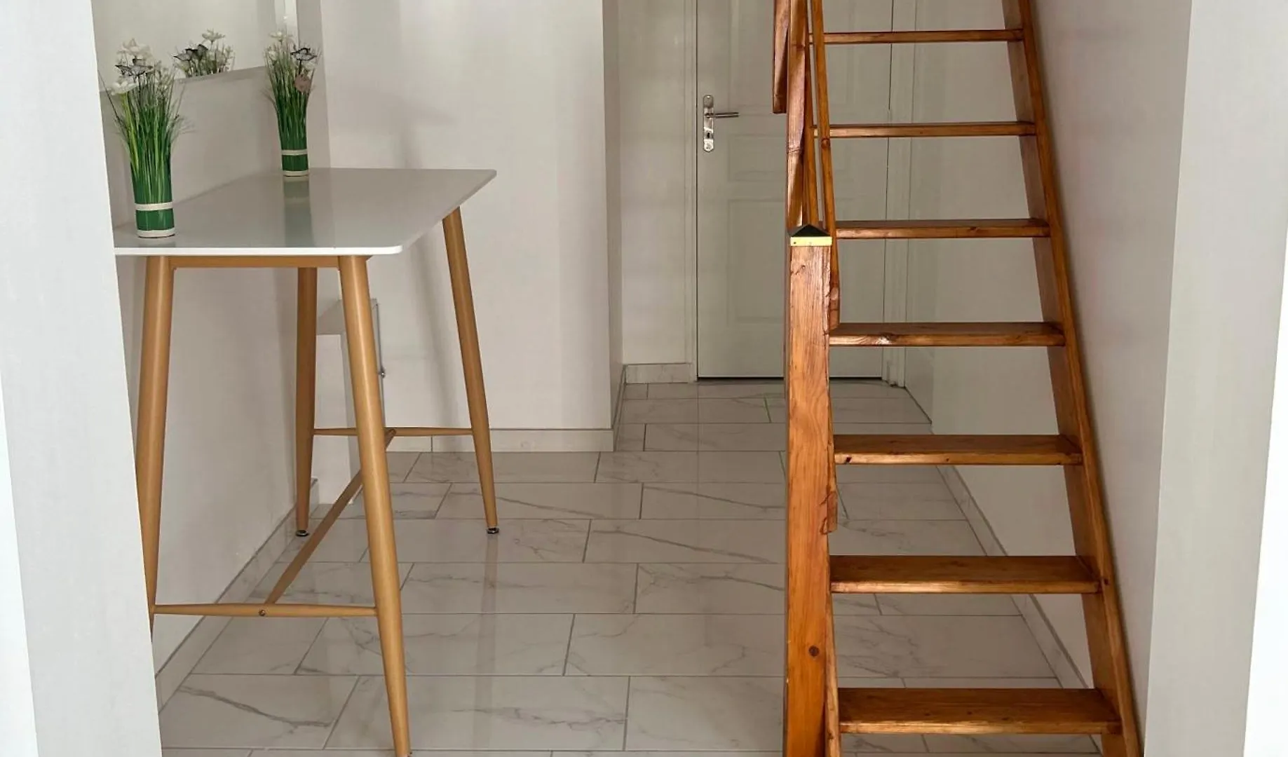 Holiday home Maison Deux Chambres Avec Terrasse Sans Vis-A-Vis Salon-de-Provence